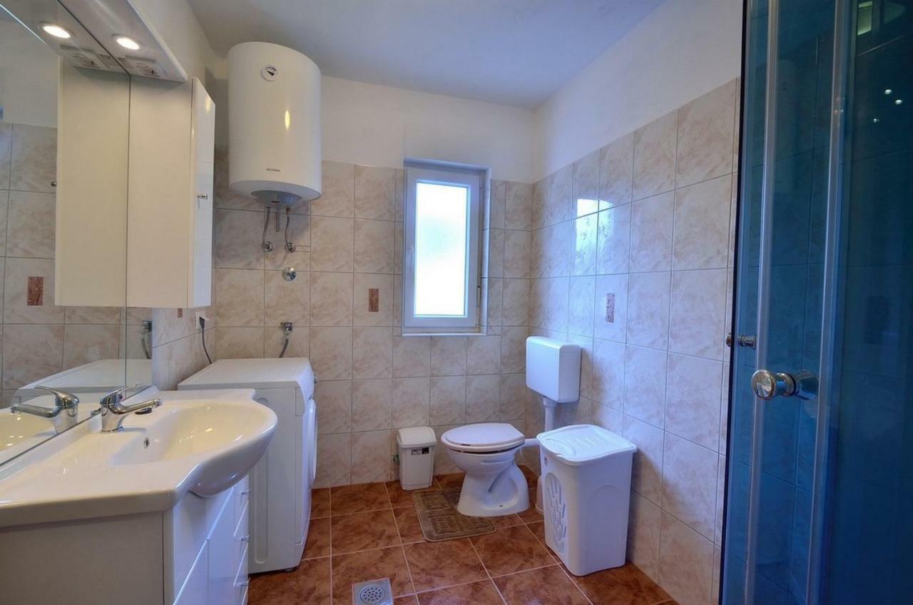 Apartment Nada With Private Pool Buzet Exterior foto