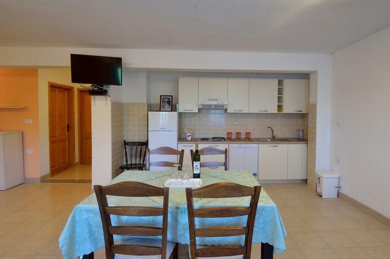 Apartment Nada With Private Pool Buzet Exterior foto