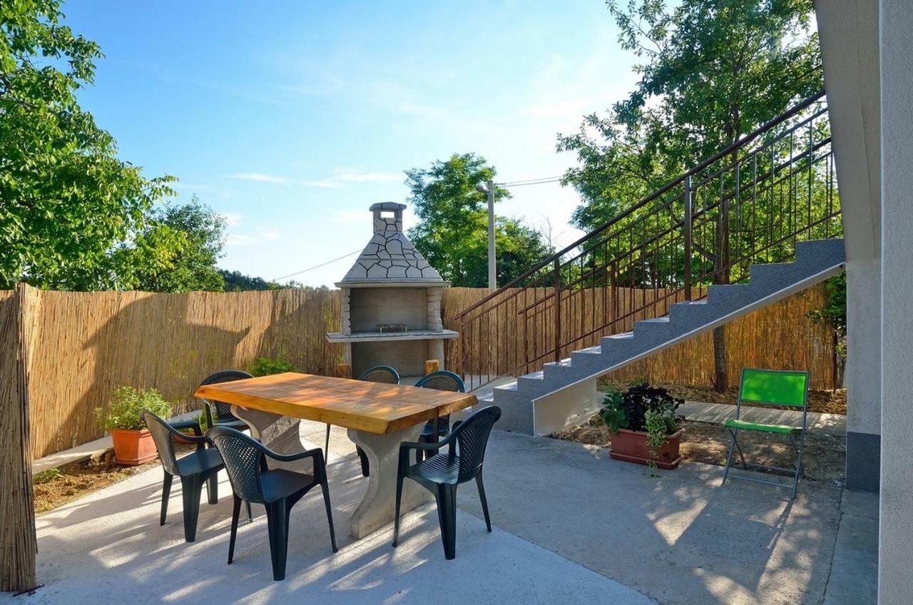 Apartment Nada With Private Pool Buzet Exterior foto